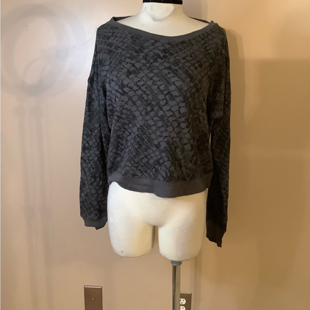 Splendid Grey Black Animal Print Thermal cropped long sleeve Shirt XS.